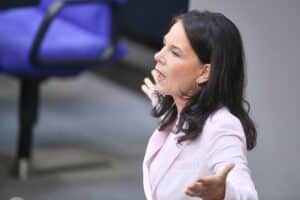 Annalena Baerbock spricht über Friedenslösungen: Gebietsabtretungen nicht als Lösung akzeptieren.