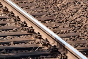 Zugschienen, Eurotunnel, störungsfreier Verkehr, Passagiere, Verkehrsnormierung, Eisenbahninfrastruktur, Eurostar, Verspätungen.