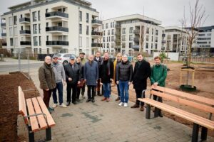 Eröffnung des Erba-Parks in Bamberg mit Oberbürgermeister, Bürgermeister und Anwohnern in Gemeinschaft.