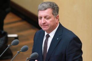 Christian Bernreiter, Bayerns Verkehrsminister, kritisiert EU-Pläne zur Fahrzeughauptuntersuchung und Bürokratie.
