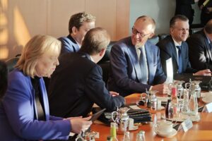 Bundeskabinett diskutiert Reformen: positive Bilanz, zahlreiche Gesetzentwürfe, fortschrittliche Themen. Berlin, 17.12.2025.
