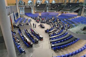 Bundestagsabgeordneten während einer Sitzung, Abstimmung über Neuauszählung der Bundestagswahl.