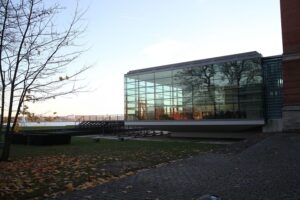 Landtag in Kiel: Diskussion über Sicherheitsausbau und Investitionen für 2026.