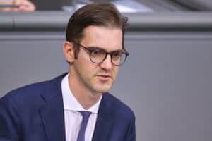 CSU-Politiker Stephan Pilsinger diskutiert steigende Krankenkassenbeiträge und Gesundheitspolitik in Berlin.