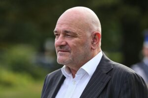 Robert Crumbach, Finanzminister Brandenburgs, kündigt mögliche Kandidatur für BSW-Vorstand an.