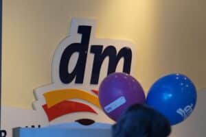 Drogeriemarkt dm startet Online-Apotheke für rezeptfreie Medikamente und Gesundheitsprodukte in Deutschland.