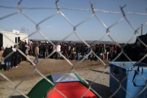 Flüchtlingslager: Menschen in Not, europäische Rücknahmevereinbarungen, Migrationspolitik, Hoffnung auf Ordnung.