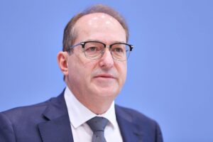 Alexander Dobrindt enthüllt neue Spezialeinheit der Bundespolizei zur Drohnenabwehr in Ahrensfelde.