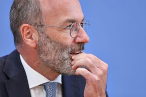 Manfred Weber spricht über Zusammenarbeit im Europaparlament, gegen rechtsradikale Parteien engagiert.