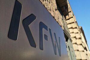 KfW-Büro: Förderung von Büropräsenz, Anreize wie Digi-Café und After-Work-Events.