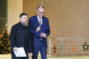 Selenskyj und Merz diskutieren in Berlin über Sicherheit und enge Zusammenarbeit zwischen Europa, Ukraine, USA.