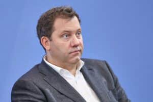 Lars Klingbeil bei Gesprächen über Frieden und Unterstützung der Ukraine in Berlin.