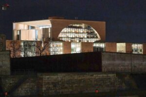 Bundeskanzleramt mit kritischen Stimmen zur Verzögerung des Schutzraumkonzepts der Bundesregierung.