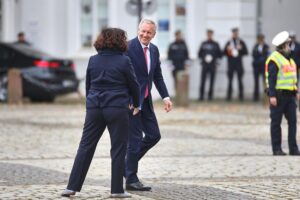 Christian Wulff als Moderator, Meyer Werft vor Milliardenauftrag, interne Spannungen, Verhandlungen mit Eigentümerfamilie.