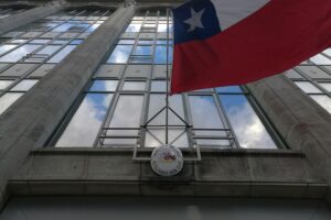 Bild von José Antonio Kast, nach seiner Präsidentschaftswahl, symbolisiert politischen Wandel in Chile.