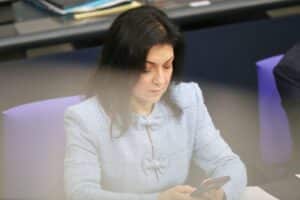 Katherina Reiche spricht über Reformen zur Stärkung der deutschen Wirtschaft und Arbeitszeit.