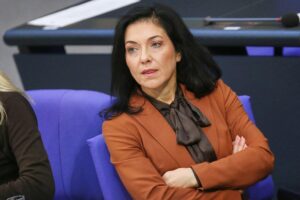 Wirtschaftsministerin Katherina Reiche steht im Fokus heftiger politischer Kontroversen über Arbeitszeit und Kündigungsschutz.