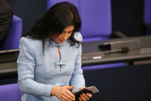 Katherina Reiche unterstützt Söders Vorschlag zur früheren Körperschaftsteuersenkung zur Entlastung der Unternehmen.