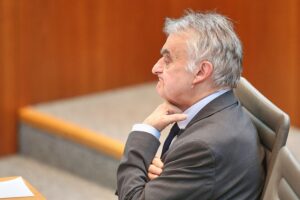 Herbert Reul droht Rücktritt bei Zusammenarbeit der CDU mit der AfD.