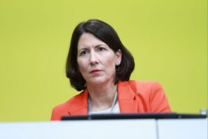 Daniela Schmitt präsentiert Außenwirtschaftsprogramm für Unternehmen: Chancen, Innovation, internationale Märkte und Messebeteiligungen.