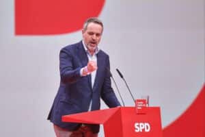 René Repasi spricht zur Zukunft der Elektromobilität und den CO2-Zielen der EU-Kommission.