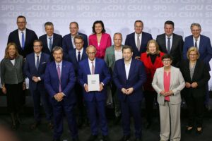 Koalitionsvertrag unterzeichnet: CDU, CSU und SPD vereinbaren wichtige Maßnahmen für Zukunft Deutschlands.