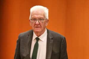 Winfried Kretschmann diskutiert Bildungspolitik, Ganztagsschulen und Kritik von der SPD-Landtagsfraktion.