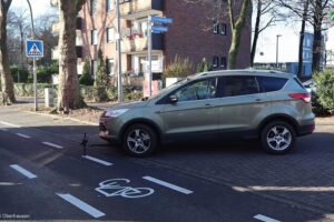 E-Scooter-Unfall: 15-Jähriger verletzt, Manipulation festgestellt, Polizei untersucht Unfallursache.