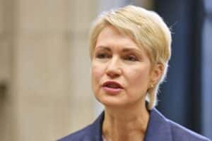 Manuela Schwesig verteidigt Entscheidungen im Untersuchungsausschuss zur Klimaschutzstiftung in Schwerin.
