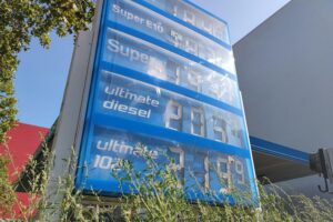 Kraftstoffpreise sinken: Spritpreise an Tankstelle, ADAC-Bericht, Diesel günstig, Ölpreis Einfluss.