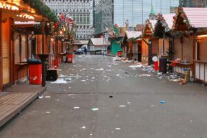 Tatort mit Präsenz von Trauerbewältigung: Magdeburger Weihnachtsmarkt nach Anschlag, symbolisiert durch Entschädigungsanträge.