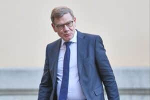 Johann Wadephul bei der China-Reise, betont Druck auf Russland und internationalen Dialog.
