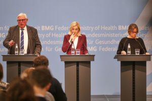 Nina Warken diskutiert Pflegepolitik und Reformen, um die Finanzierbarkeit der Pflegeversicherung zu sichern.
