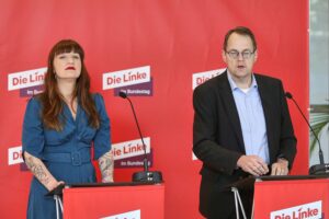 Heidi Reichinnek und Sören Pellmann diskutieren über Rentenreform im Deutschen Bundestag.