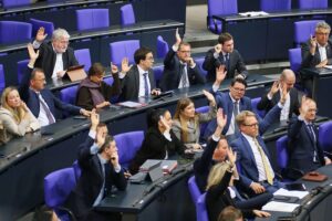 CDU/CSU-Junge Gruppe diskutiert über Rentenpaket und mögliche Kompromisse vor Bundestagsabstimmung.