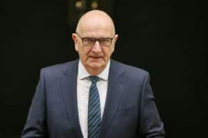 Ministerpräsident Dietmar Woidke spricht optimistisch über Brandenburgs Zukunft und Herausforderungen.