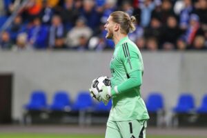 Loris Karius pariert einen Schuss im torlosen Duell zwischen Hertha BSC und Schalke 04.
