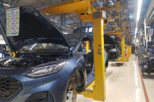 Hildegard Müller fordert Steuersenkungen zur Stärkung der Automobilindustrie und Wettbewerbsfähigkeit in Deutschland.