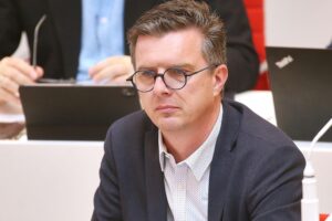 BSW fordert Nachbesserungen am Bundestariftreuegesetz Pflegekräfte fordern bessere Arbeitsbedingungen und Gleichwertigkeit zur Bundeswehr. Aktion zum internationalen Pflegetag.