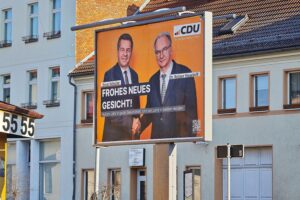 CDU-Plakat mit Sven Schulze und Reiner Haseloff, Symbol für Regierungswechsel in Sachsen-Anhalt.