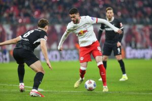 RB Leipzig feiert 2:0-Sieg gegen Freiburg; Orban und Romulo sichern den Erfolg mit Kopfballtoren.