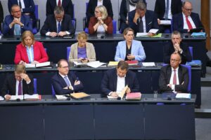 Afghanische Flüchtlinge, Bundesregierung, Aufnahme, Verantwortung, Menschenrechte, Afghanistan, Dobrindt, Linke, Klagen.