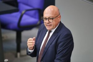 Alexander Throm warnt vor Verharmlosung des Linksextremismus und fordert stärkere Sicherheitsbefugnisse.