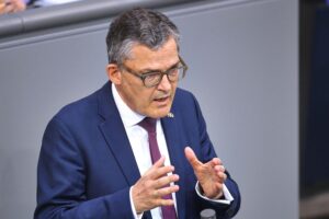 Roderich Kiesewetter kritisiert Donald Trumps "Friedensrat" und die Schwächung der Vereinten Nationen.