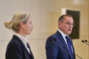 Alice Weidel und Tino Chrupalla, AfD-Spitzenkandidaten, gemeinsam bei Parteitreffen in Erfurt.