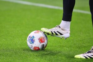 Torwart Emil Gazdov in Aktion, während der Vertragsunterzeichnung für FC St. Pauli.