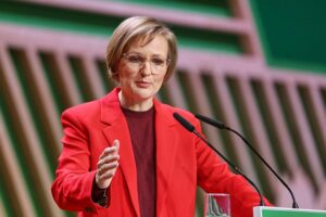 Franziska Brantner fordert Abschiebestopp für iranische Staatsbürger, um Leben zu retten.