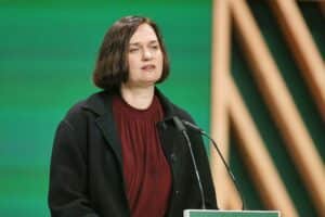 Grüne Politikerinnen und Politiker versammeln sich zur Aufstellung der Kandidatenliste in Schwerin.