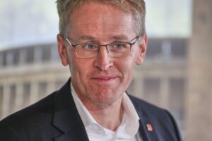 Daniel Günther diskutiert klare Reformen zur Teilzeitarbeit und Wohlstand mit mutigem Ansatz.