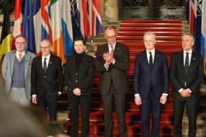 Staats- und Regierungschefs diskutieren Offshore-Energie und Sicherheitskooperation im Hamburger Nordsee-Gipfel.